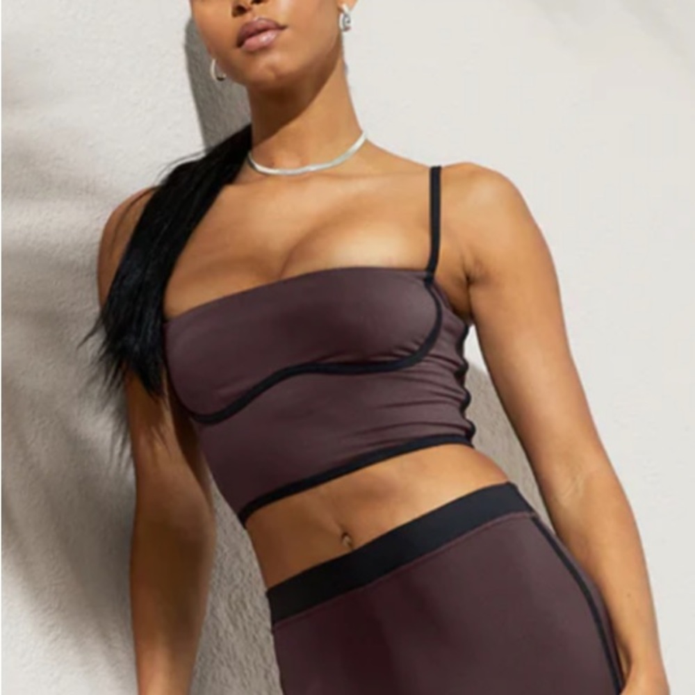 Alo Yoga Airbrushed Streamlined Bra Tank - Raisin Large Brand New with tags